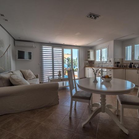 The Infinity 180 Luxury Suites Milia Eksteriør billede