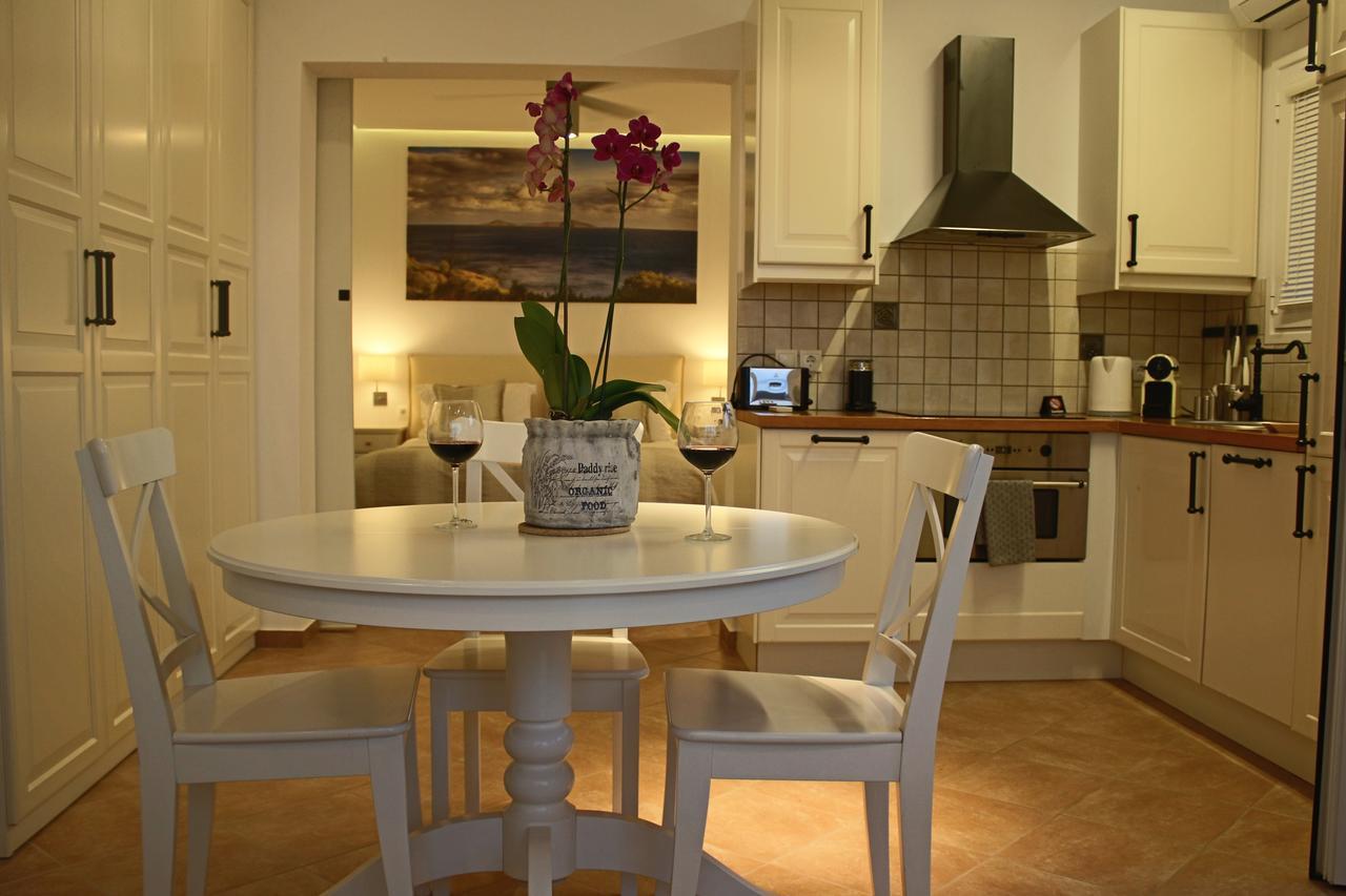 The Infinity 180 Luxury Suites Milia Eksteriør billede