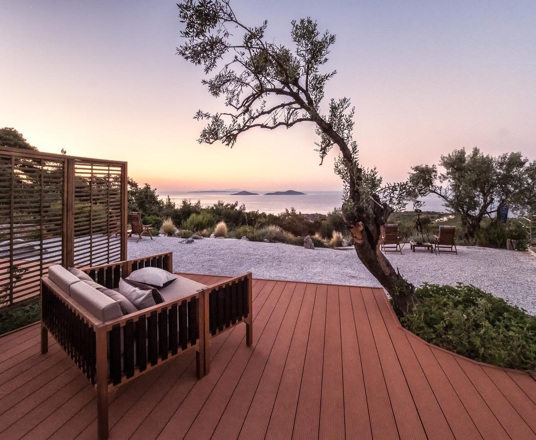 The Infinity 180 Luxury Suites Milia Eksteriør billede